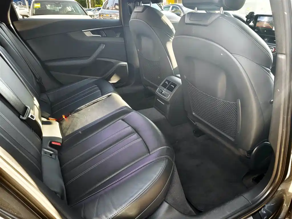 Audi A4L 2023 40 TFSI Luxury Sport фото 8
