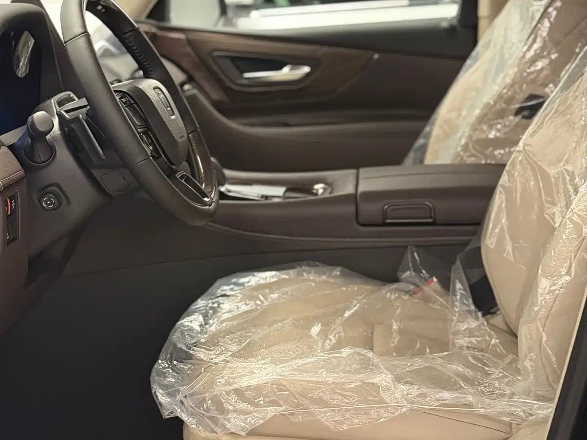 Toyota Vellfire 2024 Crown Hybrid 2.5L Executive Premium Edition фото 4