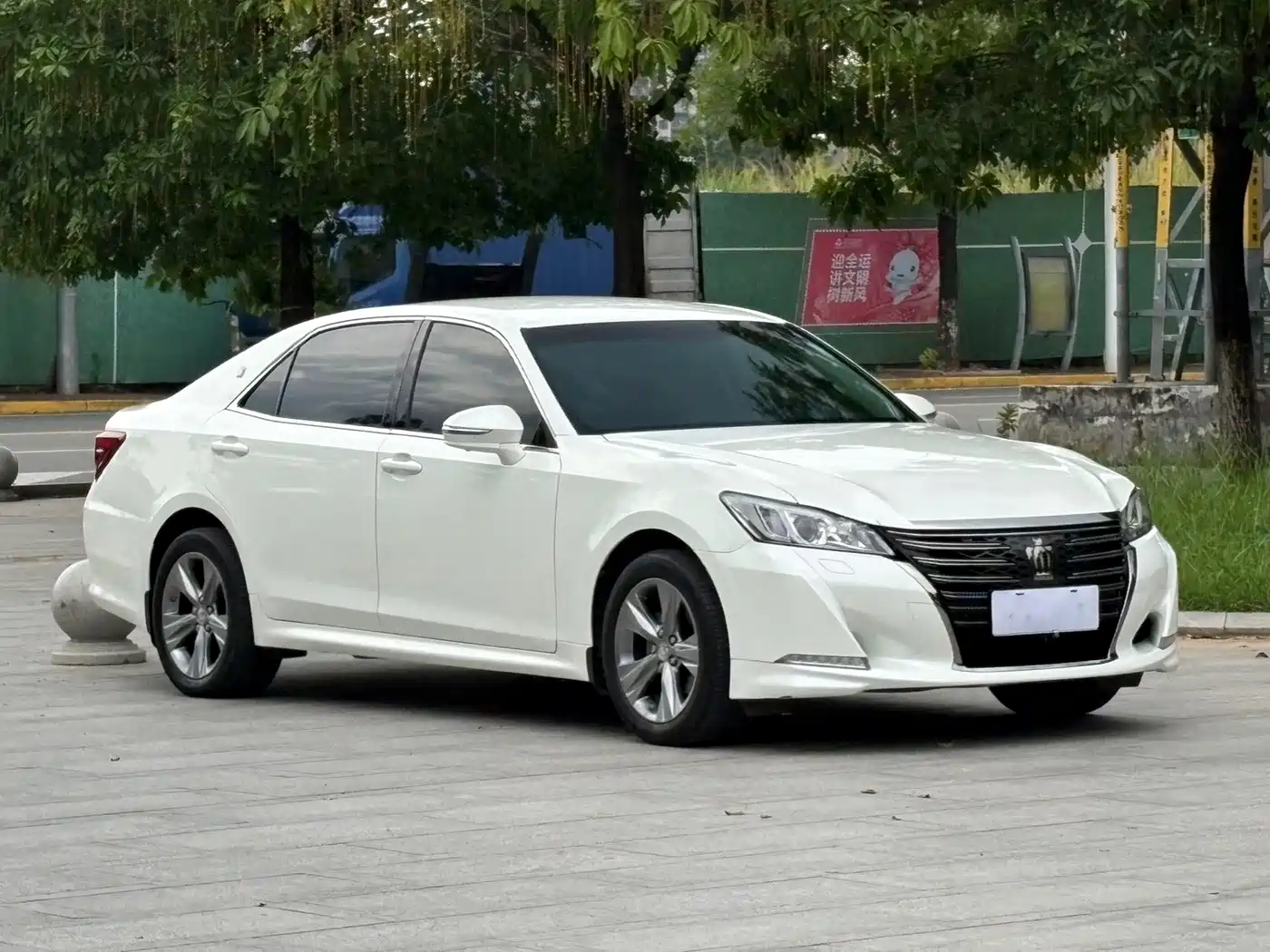 Фото 17 - Toyota Crown