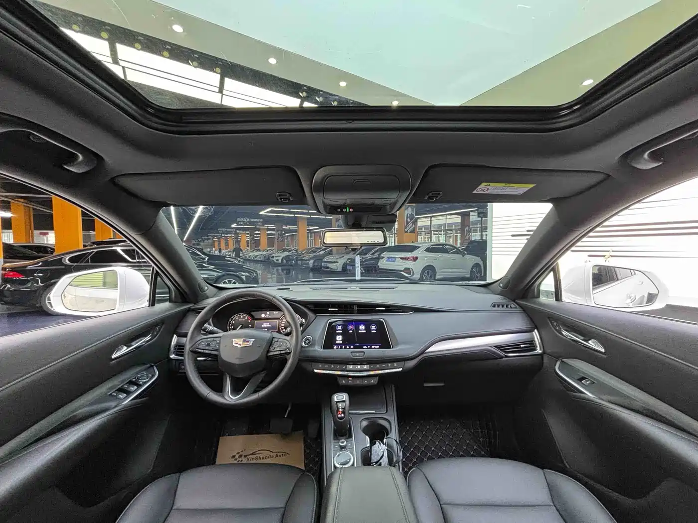 Cadillac XT4 2018 Model 28T 4WD Leading фото 8