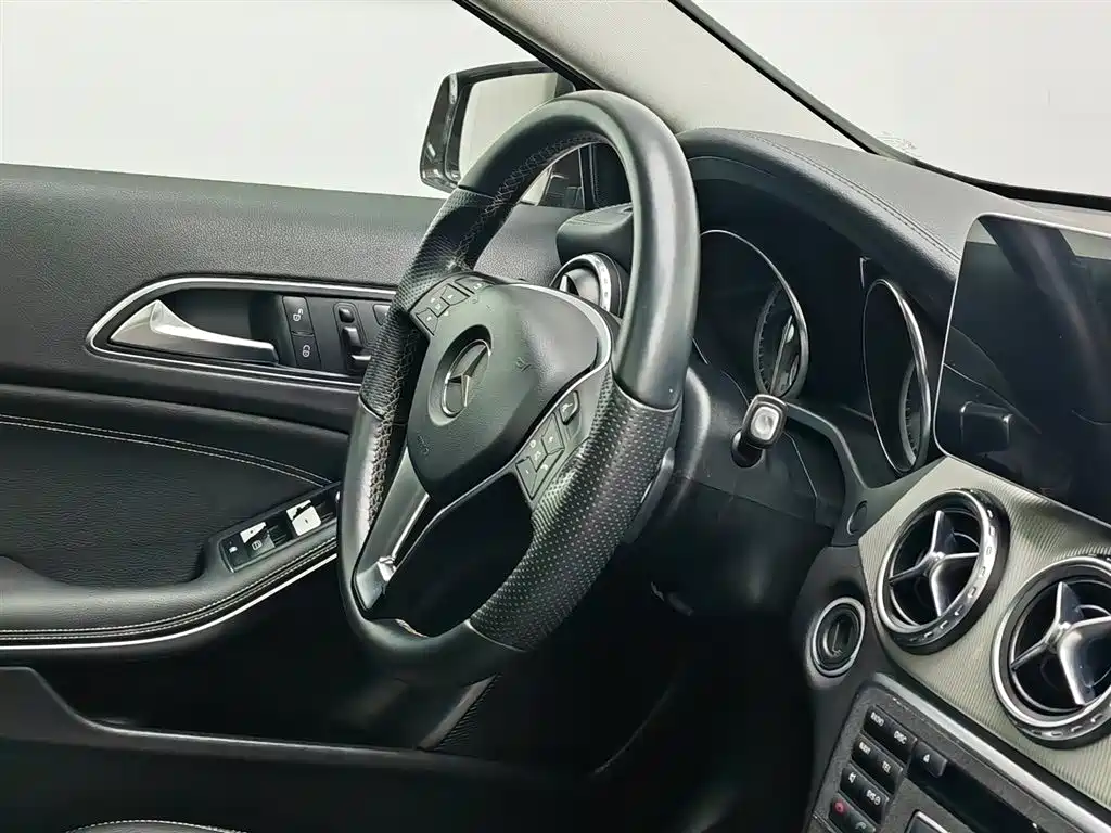 Mercedes-Benz GLA 2015 GLA 220 4MATIC Fashion Edition фото 22