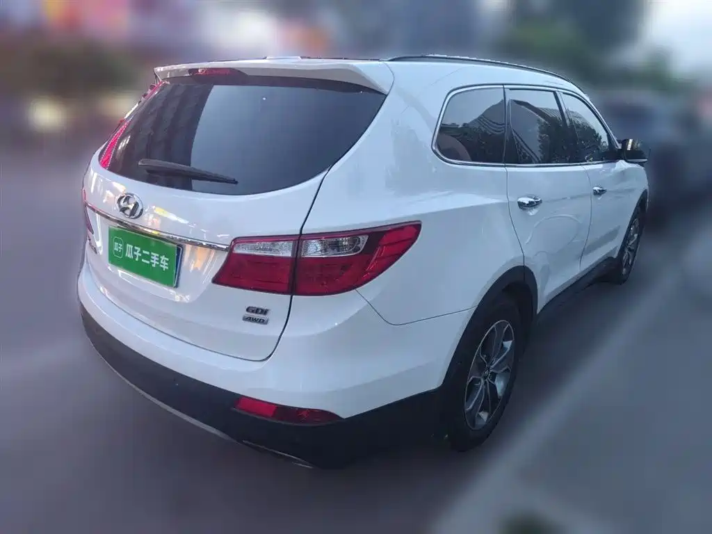 Hyundai Grand Santa Fe 2013 3.0L 7-Seater 4WD Comfort Edition фото 4