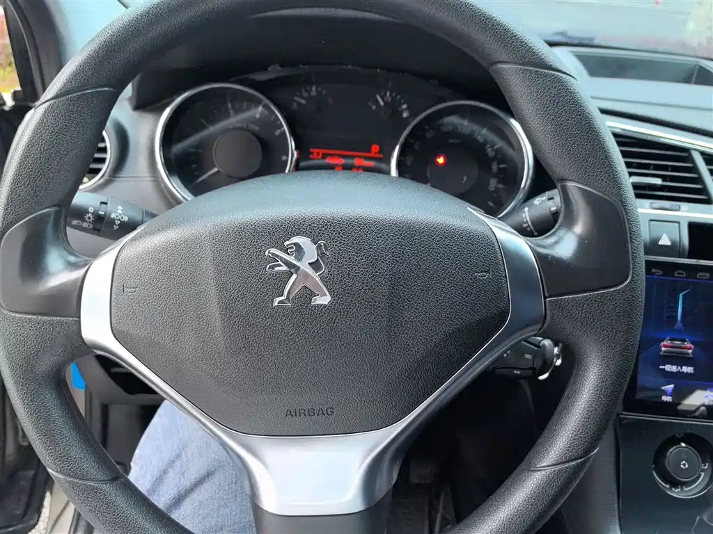 Peugeot 3008 2015 1.6THP Automatic Classic Edition фото 7