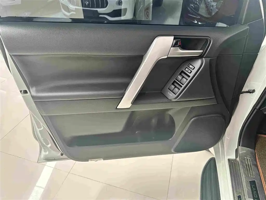Toyota Prado 2019 2019 3.5L Automatic TX-L Zunxiang Edition with Rear-mounted Spare Tire