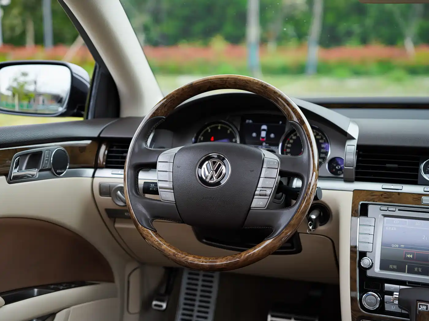 Volkswagen Phaeton 2012 3.0L Elite Custom фото 35
