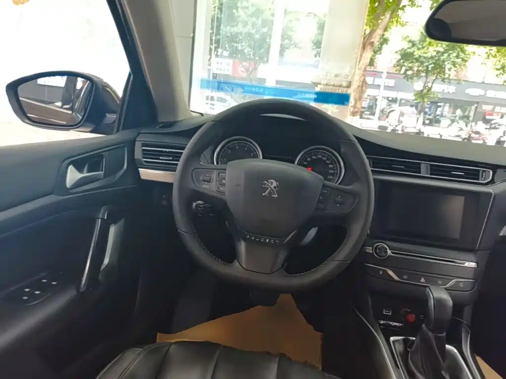 Фото 11 - Peugeot 408