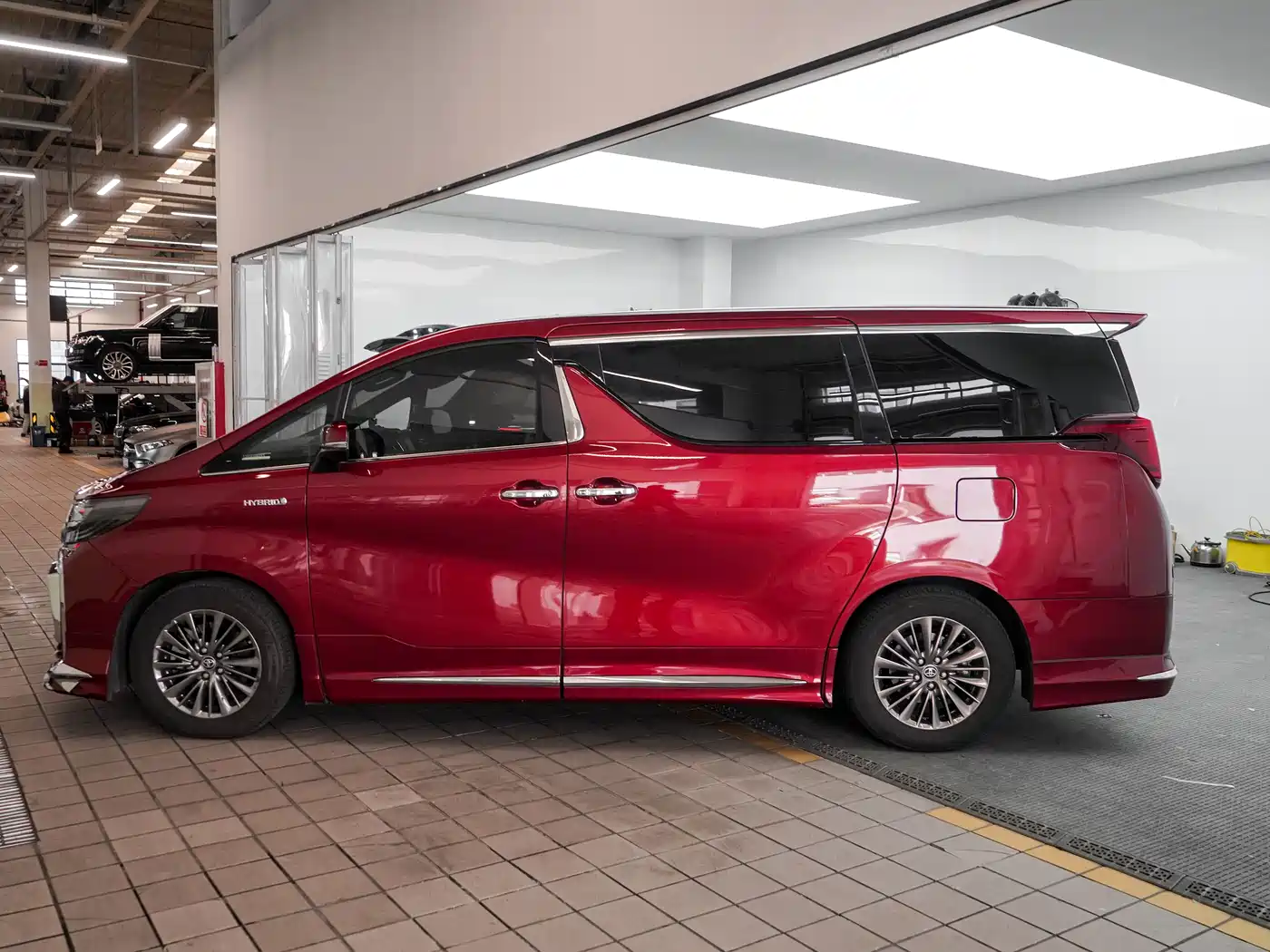 Toyota Alphard 2019 Hybrid 2.5L Premium Edition фото 4