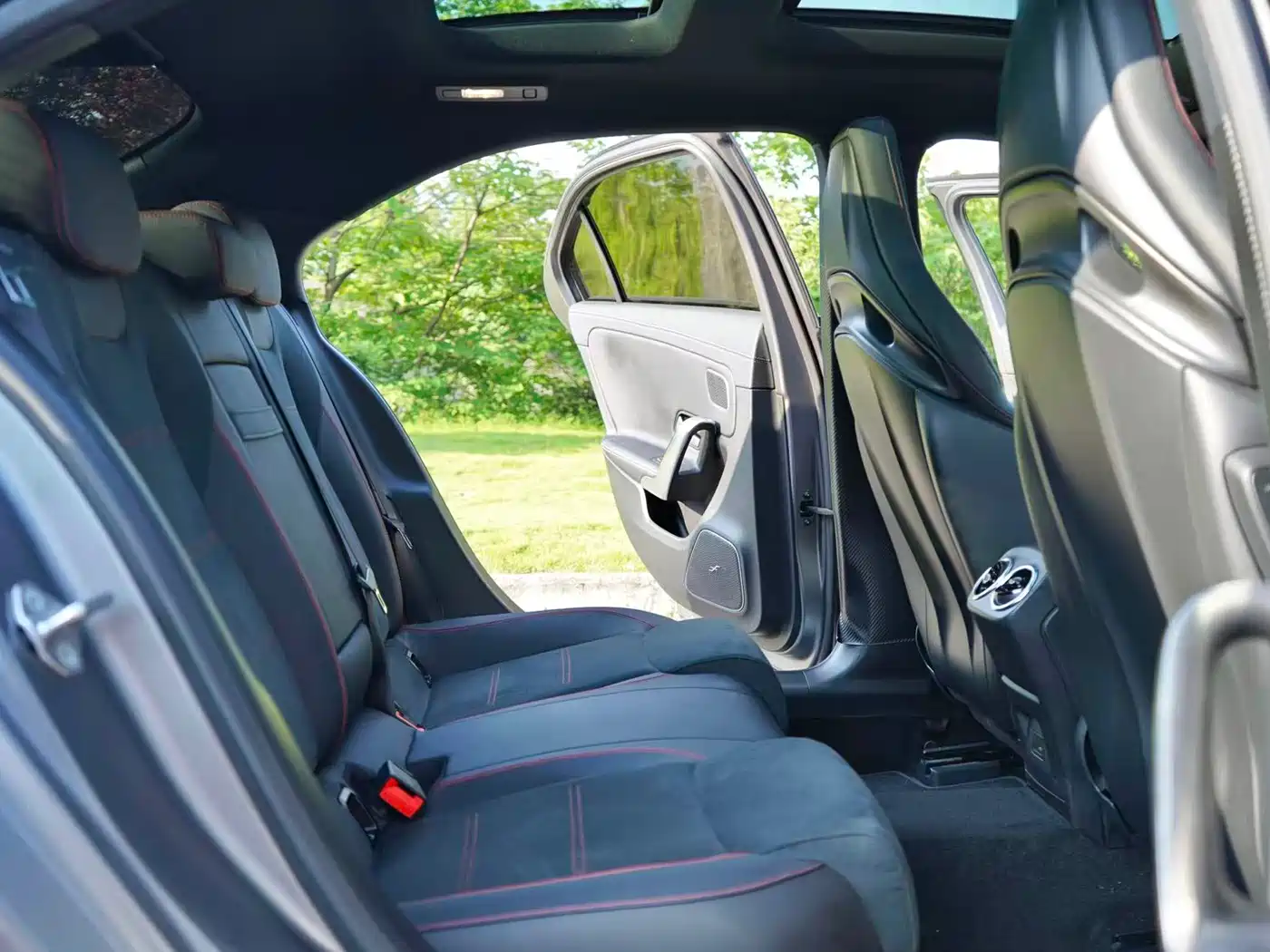Mercedes-Benz A-Class AMG 2022 Model AMG A 35 L 4MATIC Blazing Night Special Edition фото 14