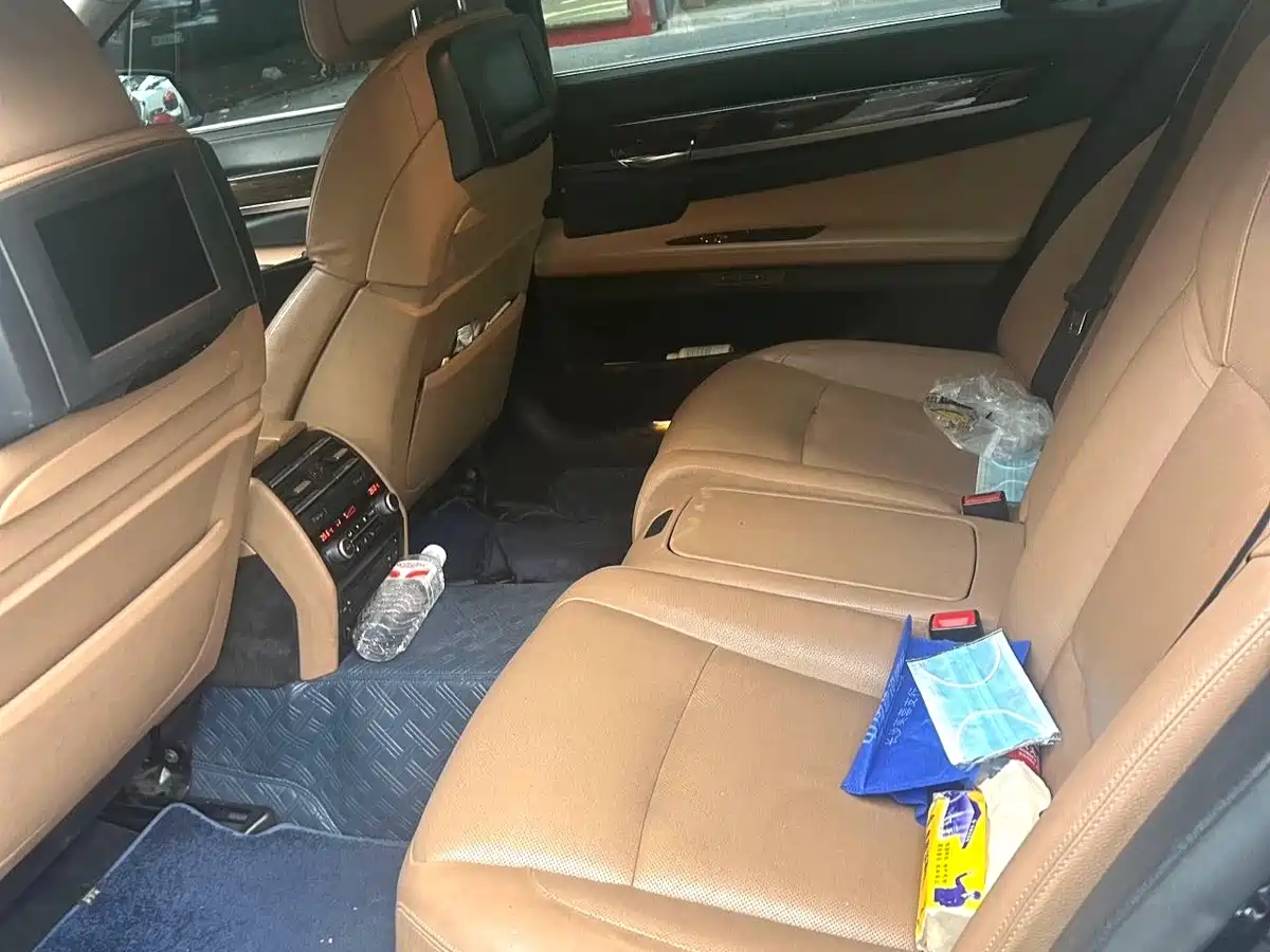 BMW 7 Series 2009 750Li Luxury фото 3
