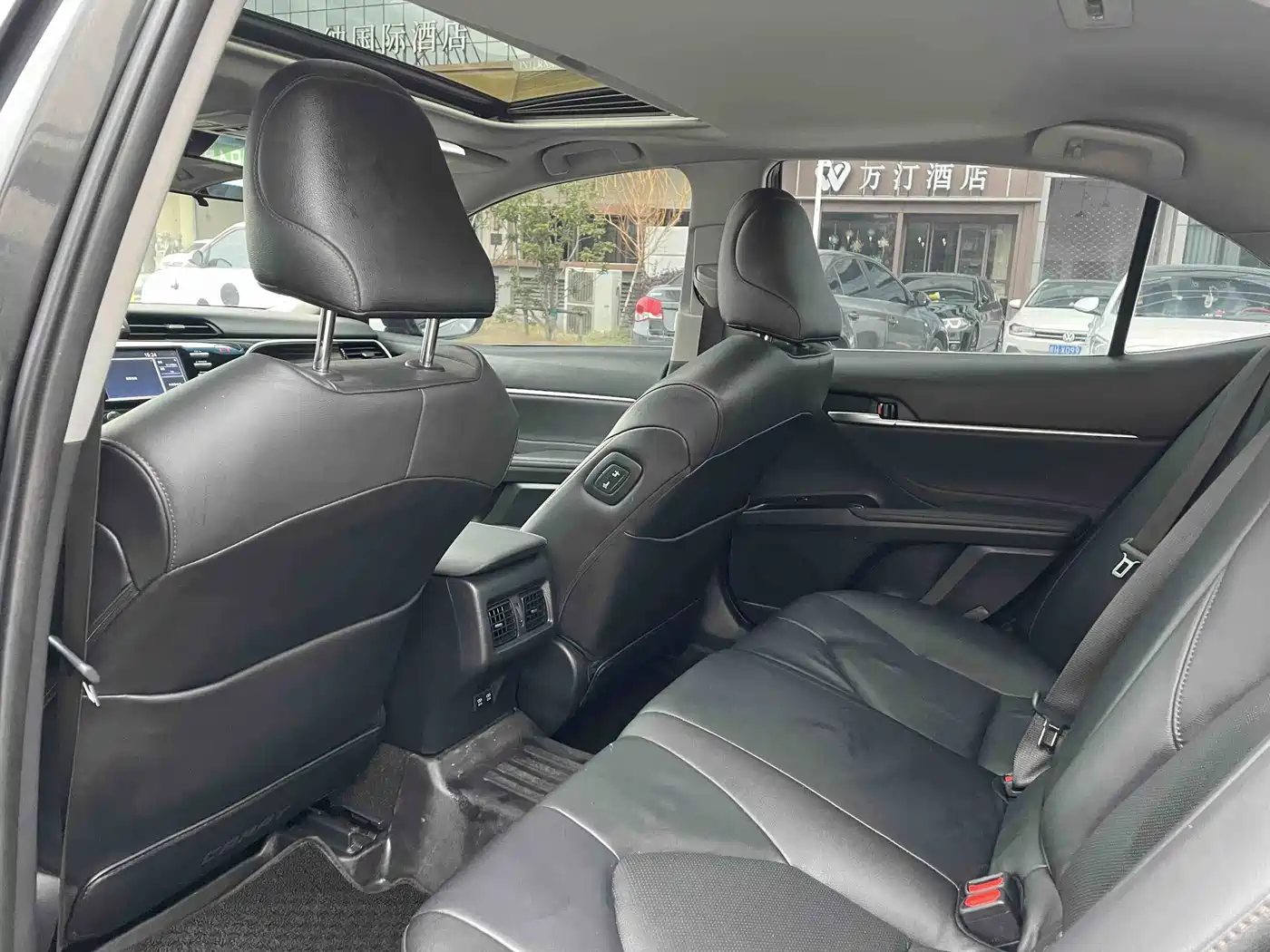 Toyota Camry 2018 2.0G Luxury Edition фото 7