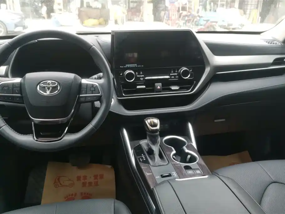 Toyota Highlander 2024 2.5L Smart Hybrid 4WD Premium 7-seater фото 12