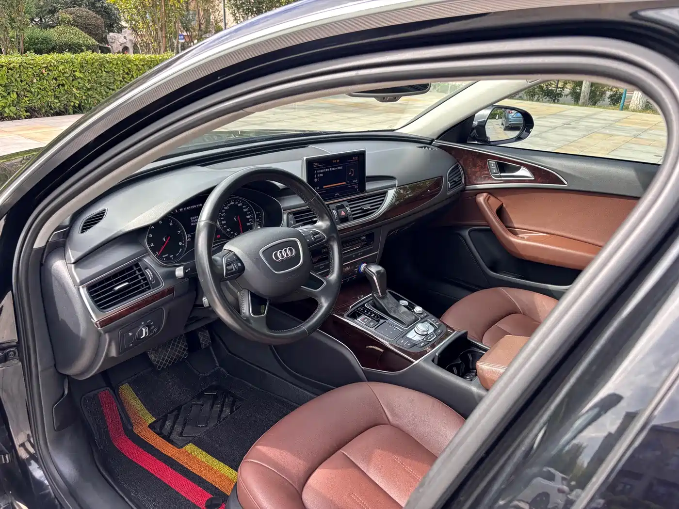 Фото 19 - Audi A6L