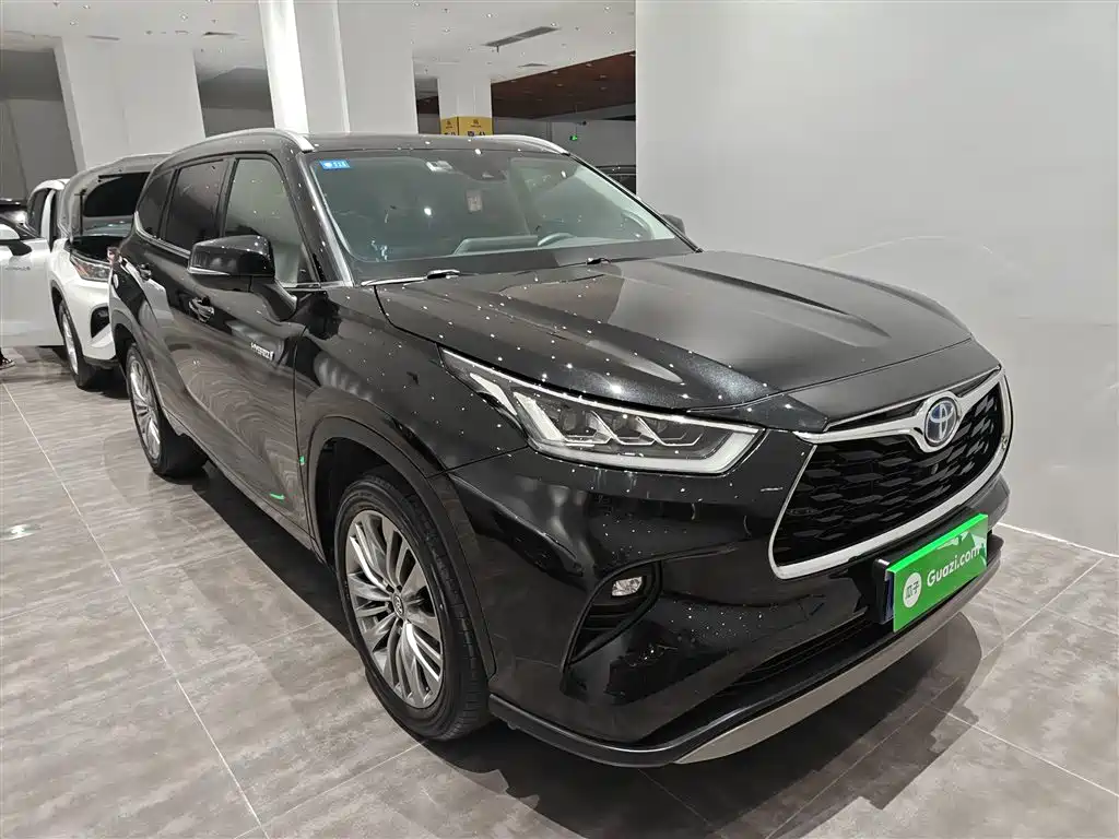 TOYOTA HIGHLANDER