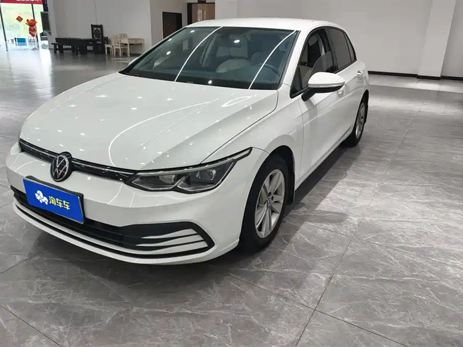 Volkswagen Golf 2021 200TSI DSG