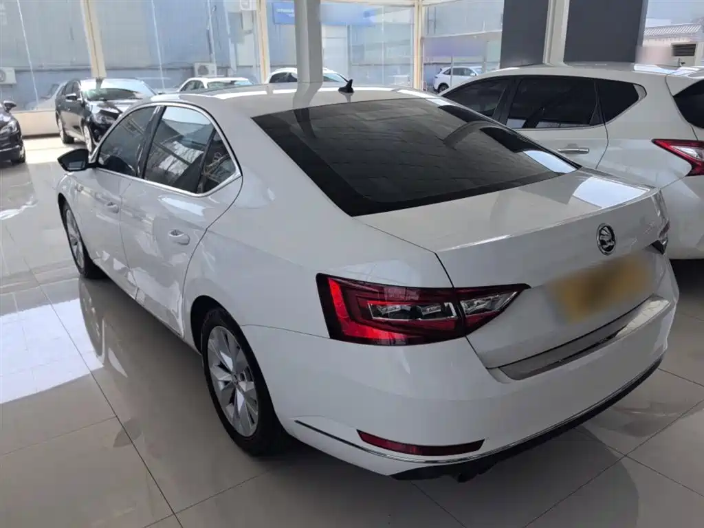 Škoda Superb 2016 TSI280 DSG Pioneer Edition фото 5