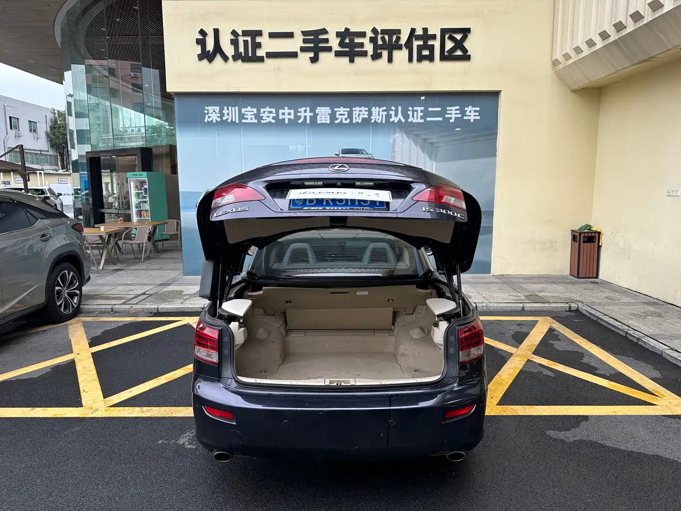 Lexus IS 2009 300C фото 22