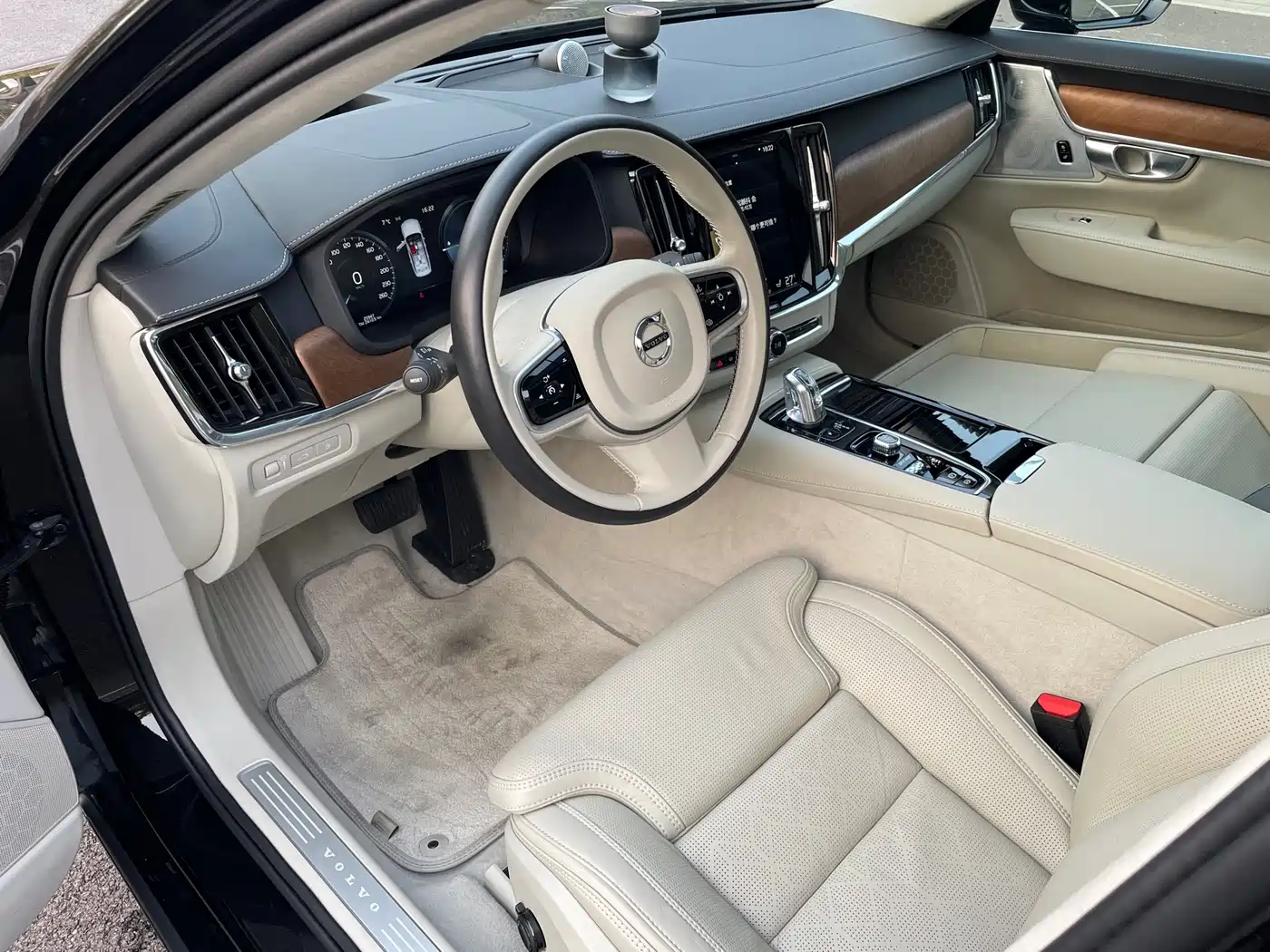 VOLVO S90 PLUG IN HYBRID