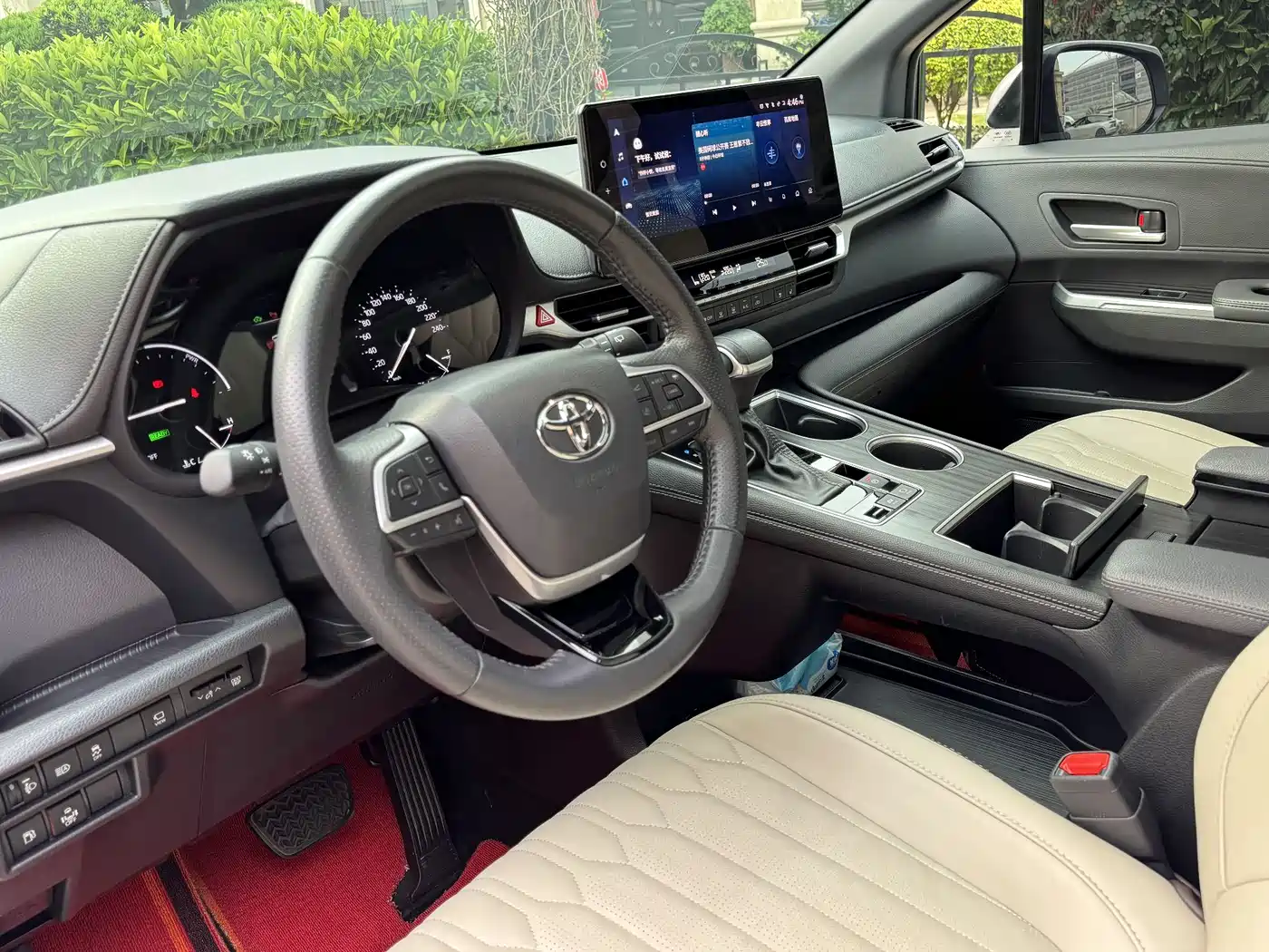 Toyota Sienna 2023 2.5L Hybrid Premium Edition фото 9