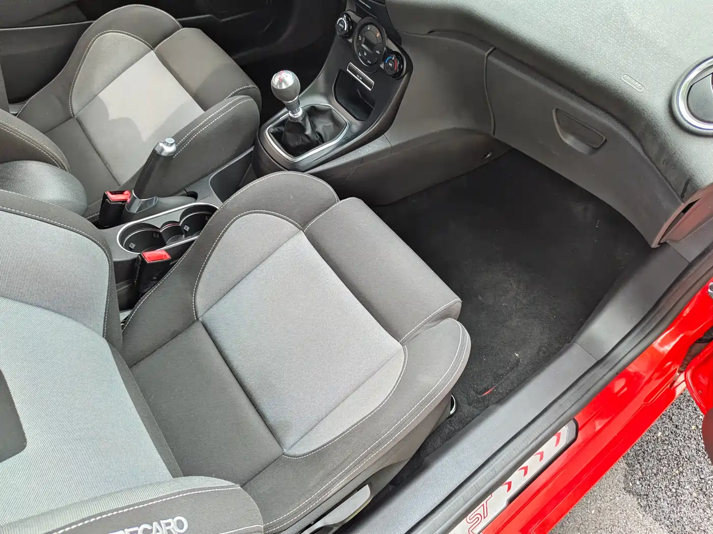 Ford Fiesta (Import) 2013 1.6T ST фото 25
