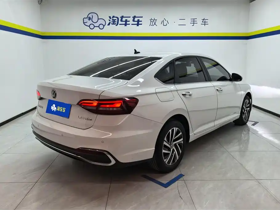 Volkswagen Lavida 2023 1.5L Auto Luxury Edition фото 3