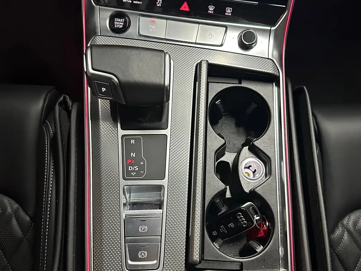 Фото 12 - Audi A6L