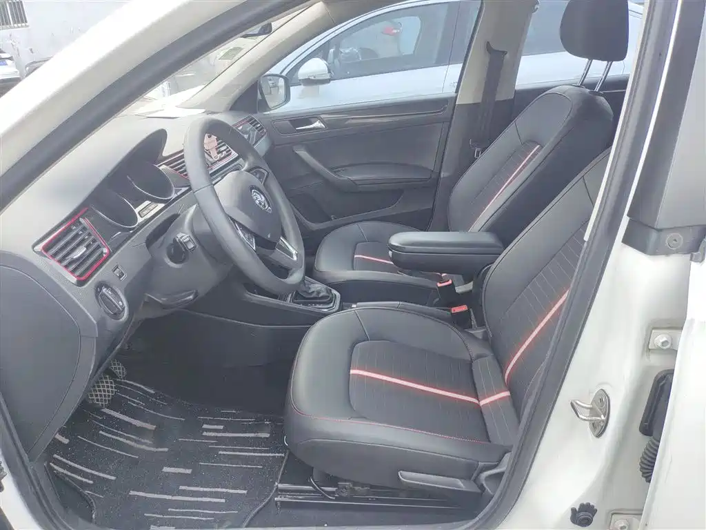 Škoda Skoda Rapid Spaceback 2020 1.5L Auto Comfort фото 11