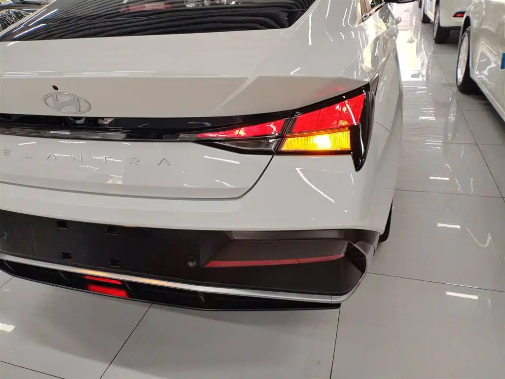 MODERN ELANTRA