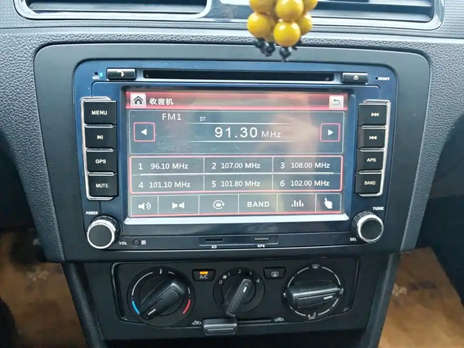 Volkswagen Santana 2015 1.4L Manual Trend Edition фото 13