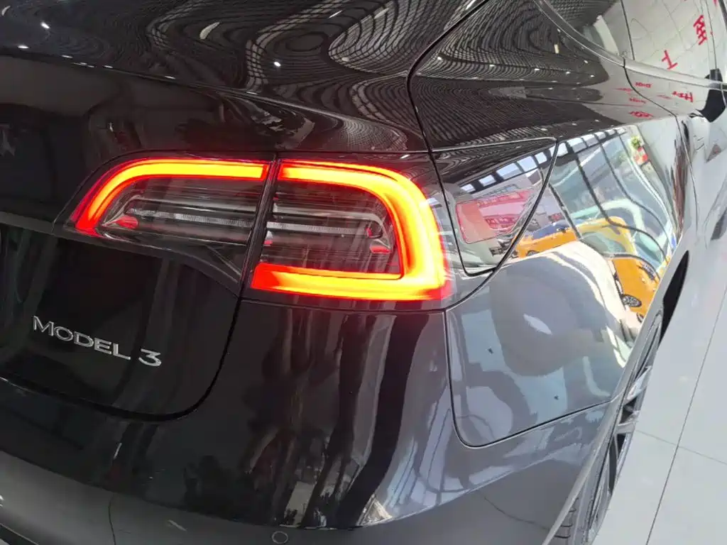 Фото 8 - Tesla Model 3