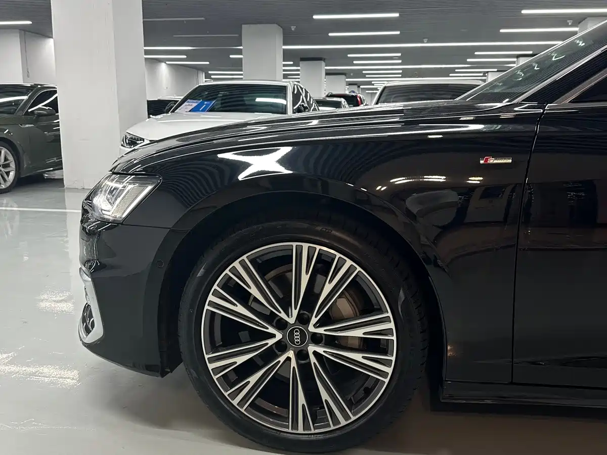 Фото 19 - Audi A6L