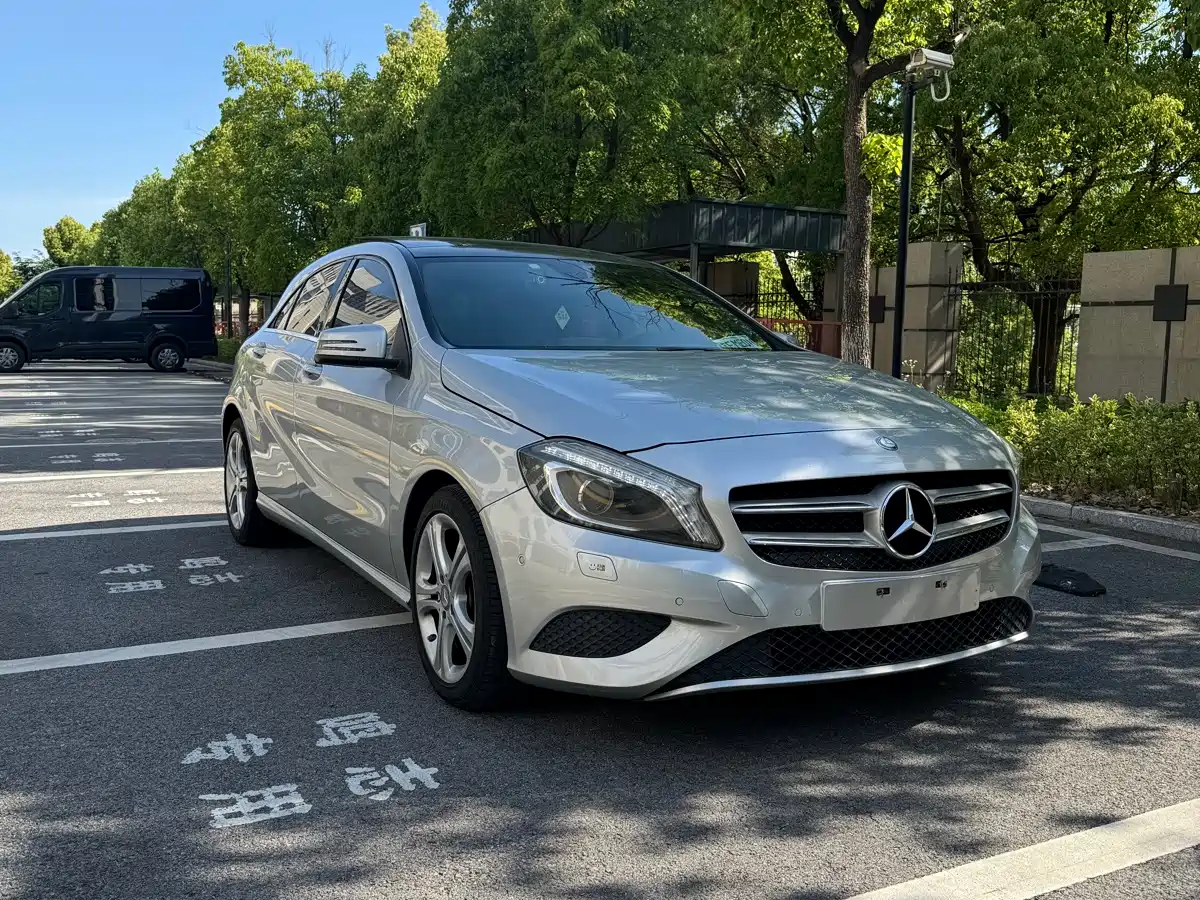 Mercedes-Benz A-Class (Import) 2015 A 180 фото 3