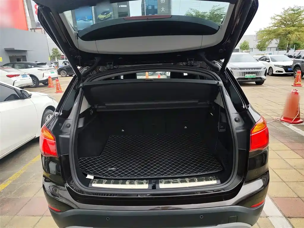 BMW X1 2016 sDrive18Li Premium Model фото 15