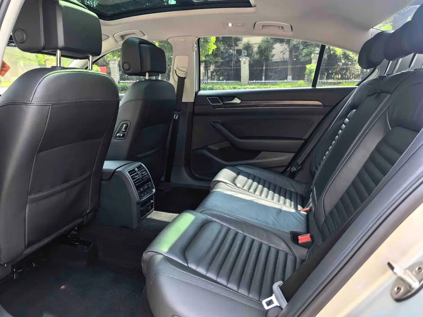 Volkswagen Magotan 2019 330TSI DSG Luxury China V фото 4