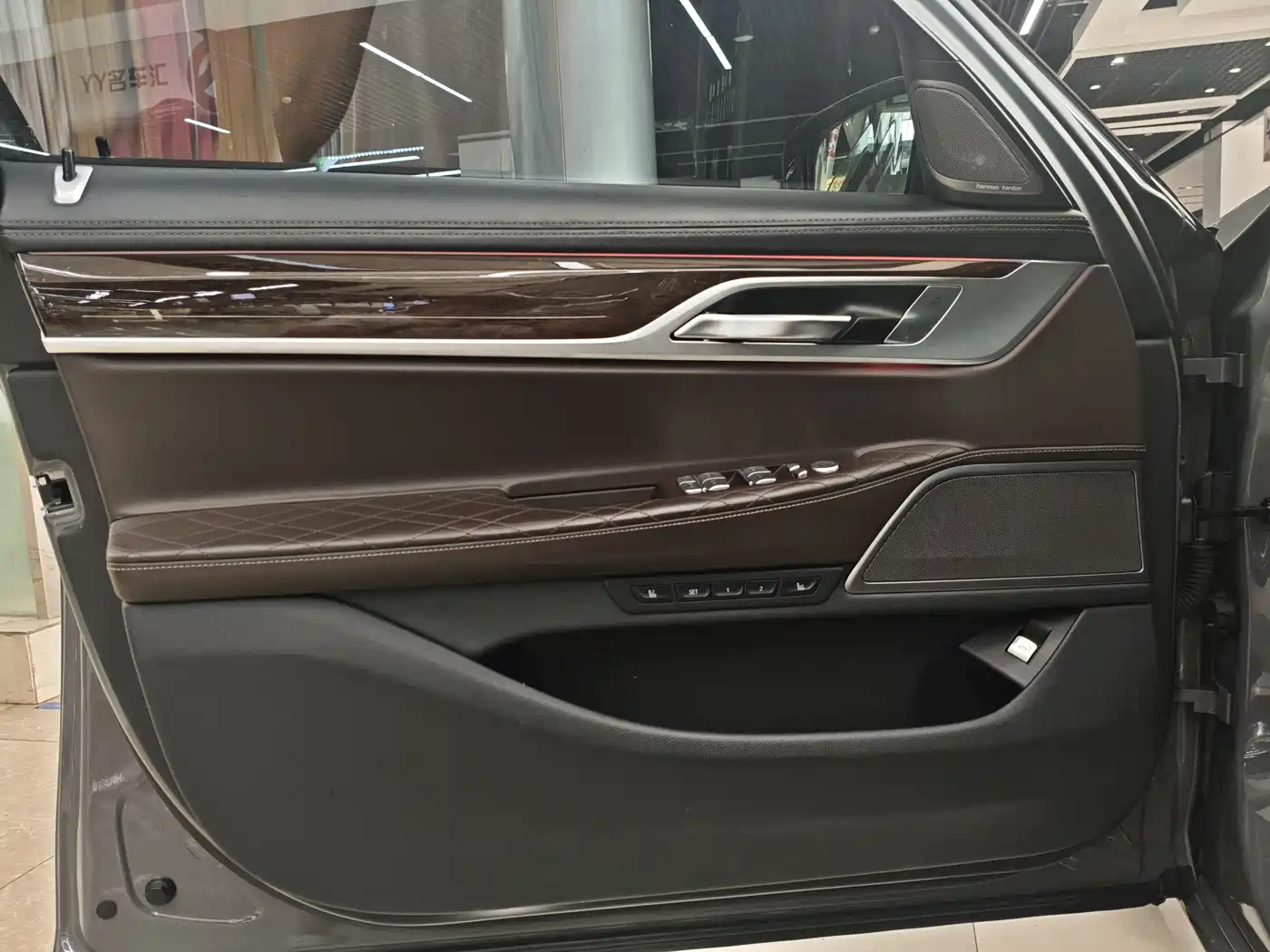 BMW 7 Series 2019 740Li Premium Luxury Package фото 8