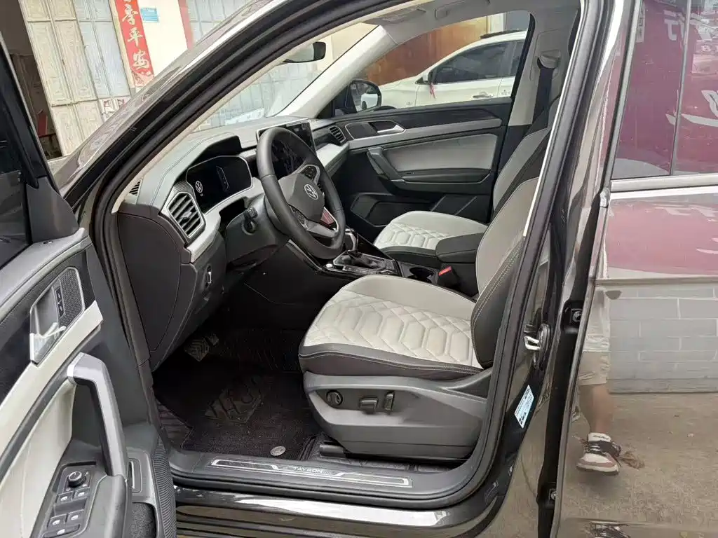 Volkswagen Tayron 2025 2024 330TSI 2WD Luxury Plus Advanced