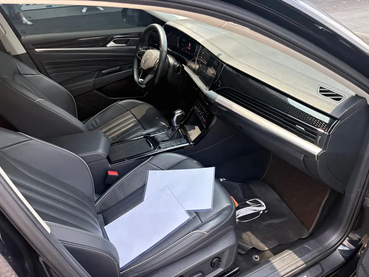 Volkswagen Passat 2023 Facelift 330TSI Starlight Elite Edition фото 9