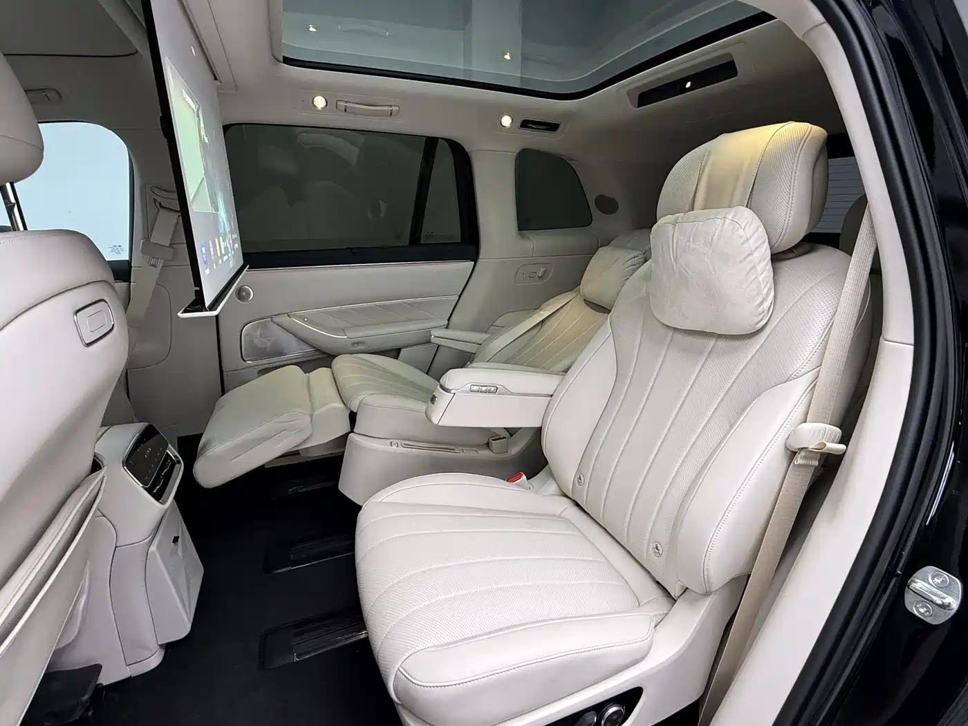 AITO Wenjie AITO M8 2025 Extended Range Ultra 53.4kWh 6-Seater фото 8