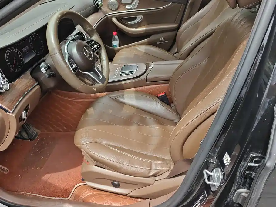 صورة 9 - Mercedes-Benz E-Class