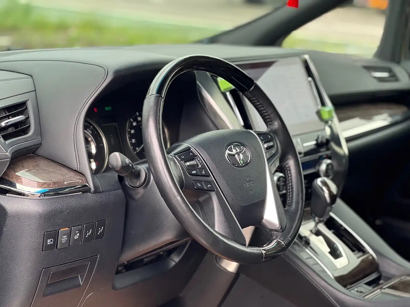 Toyota Alphard 2021 Hybrid 2.5L Premium фото 5