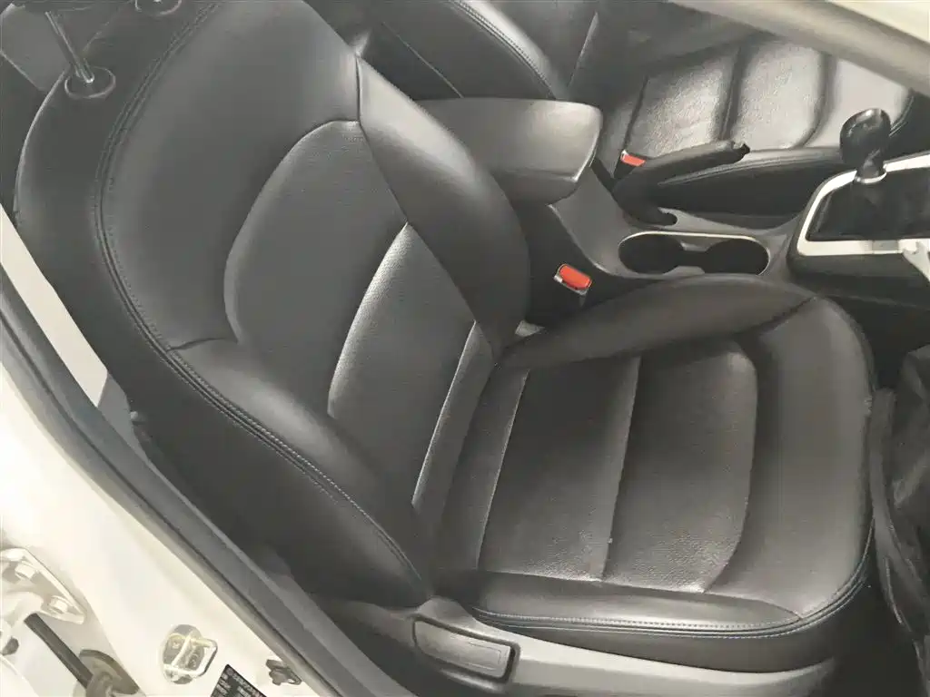 Hyundai Elantra 2016 1.6L Manual Smart & Vibrant Model фото 20