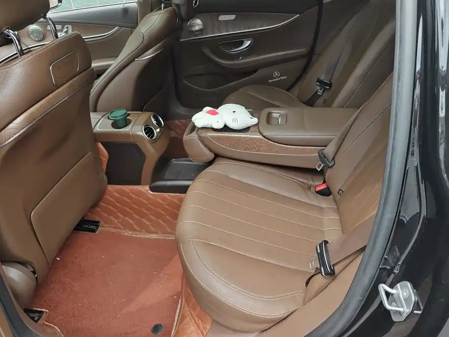 صورة 11 - Mercedes-Benz E-Class