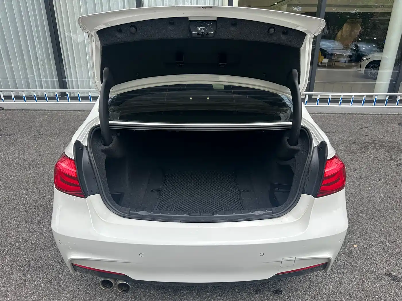 BMW 3 Series 2018 320i M Sport Package фото 6