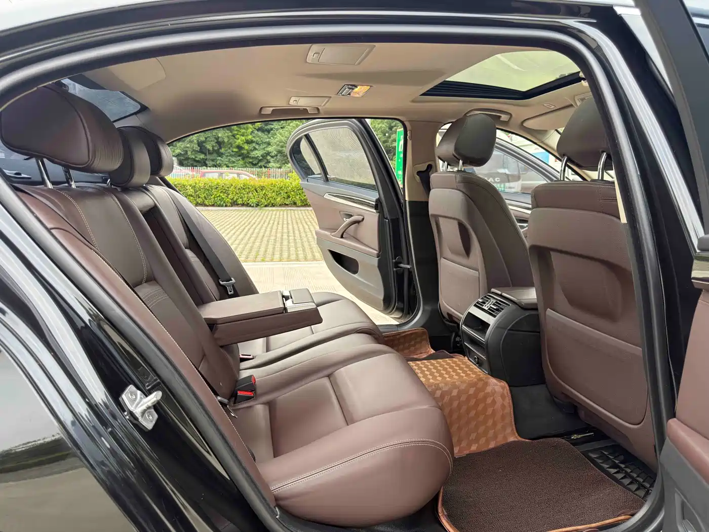 BMW 5 Series 2014 525Li Luxury Design Package фото 10