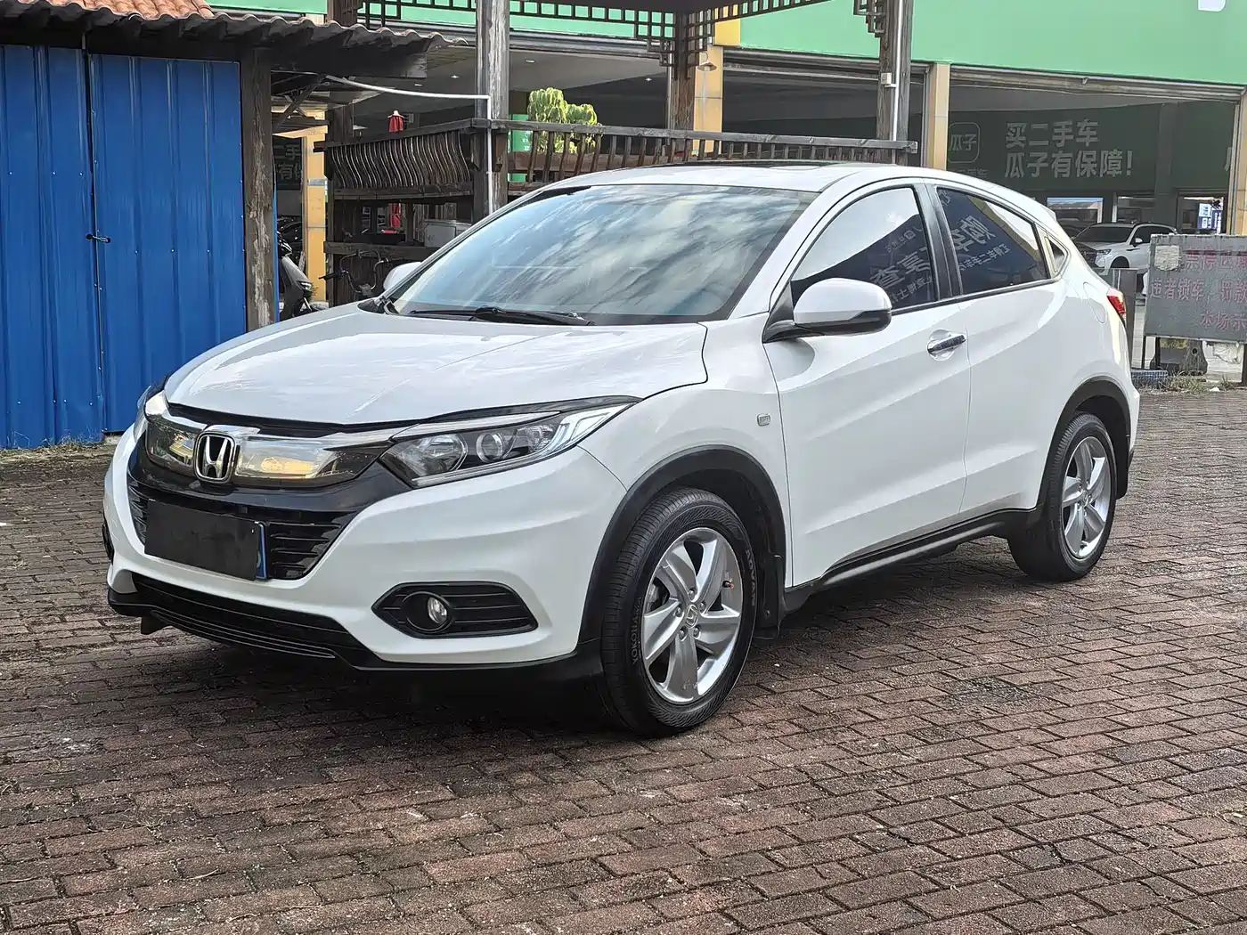 Photo 1 - Honda Vezel