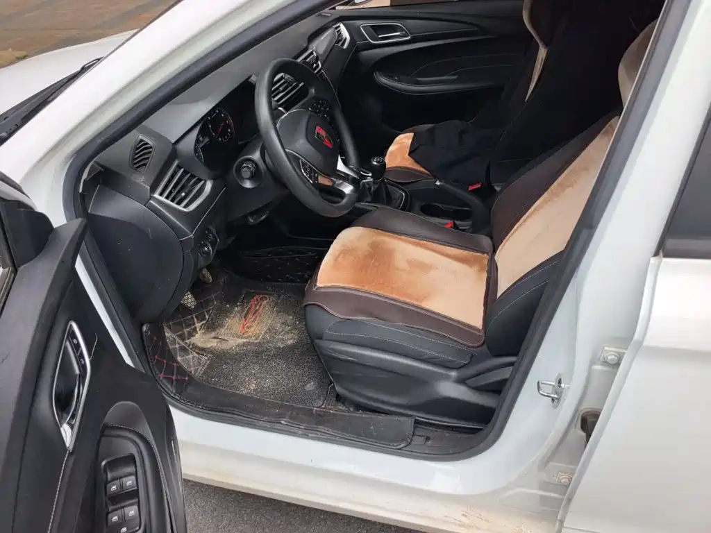 Roewe i5 2018 2019 1.5L Manual 4G-Connected Langyue Edition