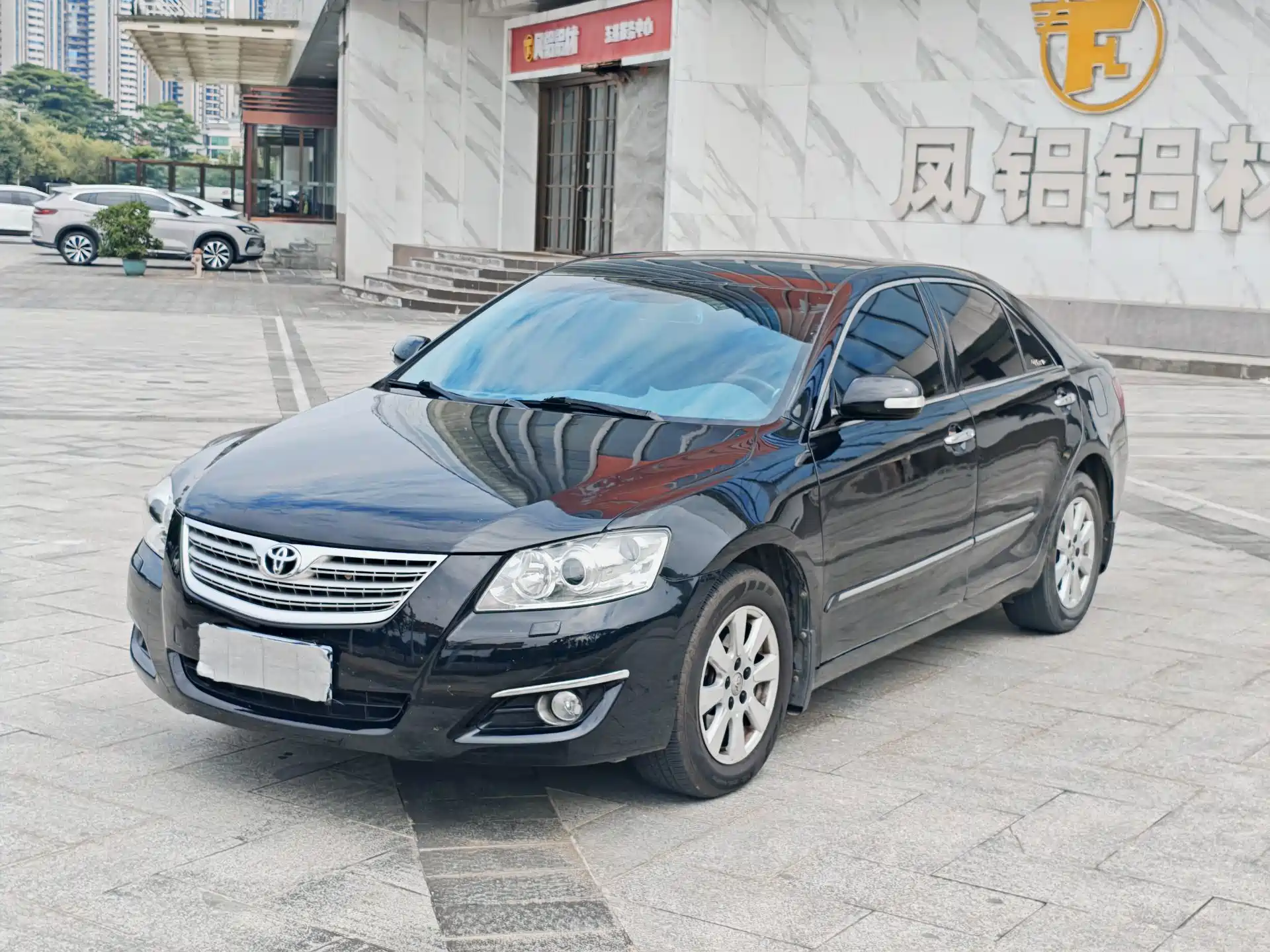 Фото 1 - Toyota Camry