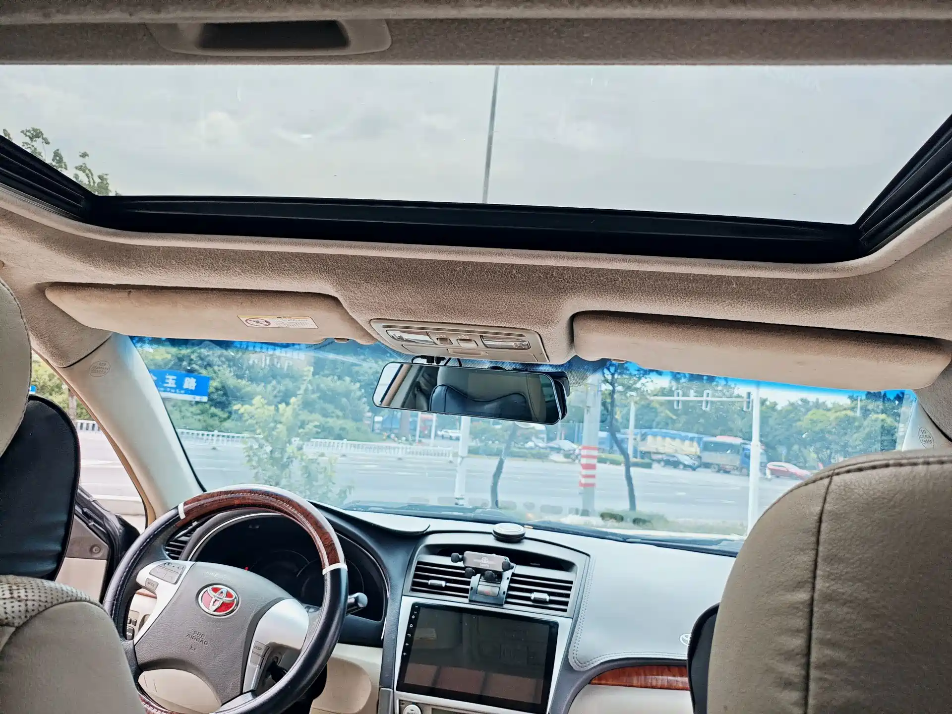 Фото 7 - Toyota Camry