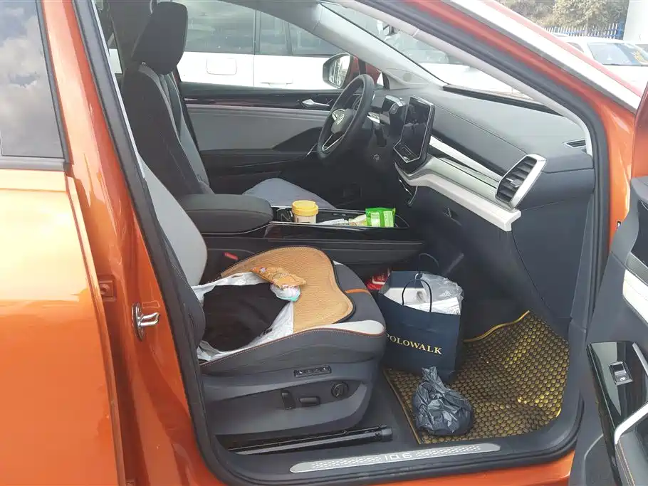 VOLKSWAGEN ID.6 CROZZ