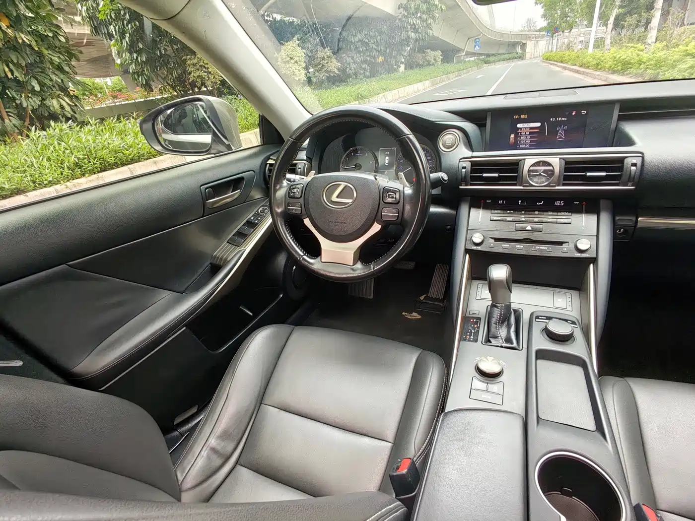 Lexus IS 2017 300 Fashion Edition фото 14