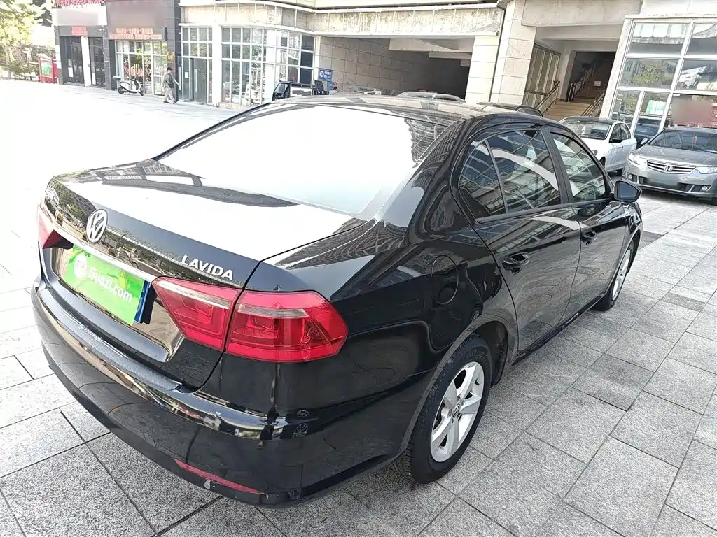 Volkswagen Lavida 2015 1.6L Automatic Trend Edition фото 5